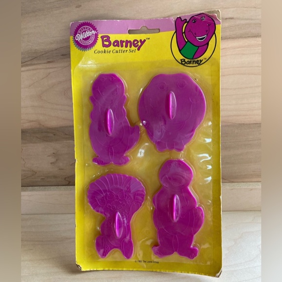 Vintage Barney the Dinosaur Cookie Cutter Boop Wilton New in Package - Picture 1 of 5
